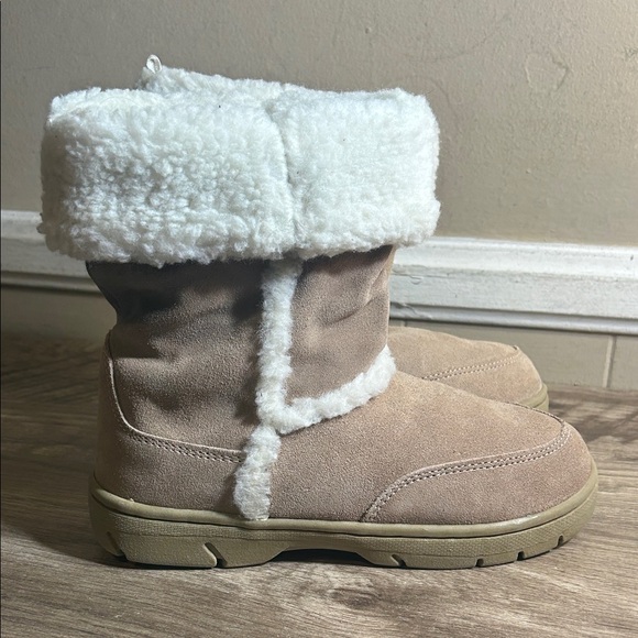 Route 66 Tan Boots with White Fur Size 7 - Picture 1 of 12